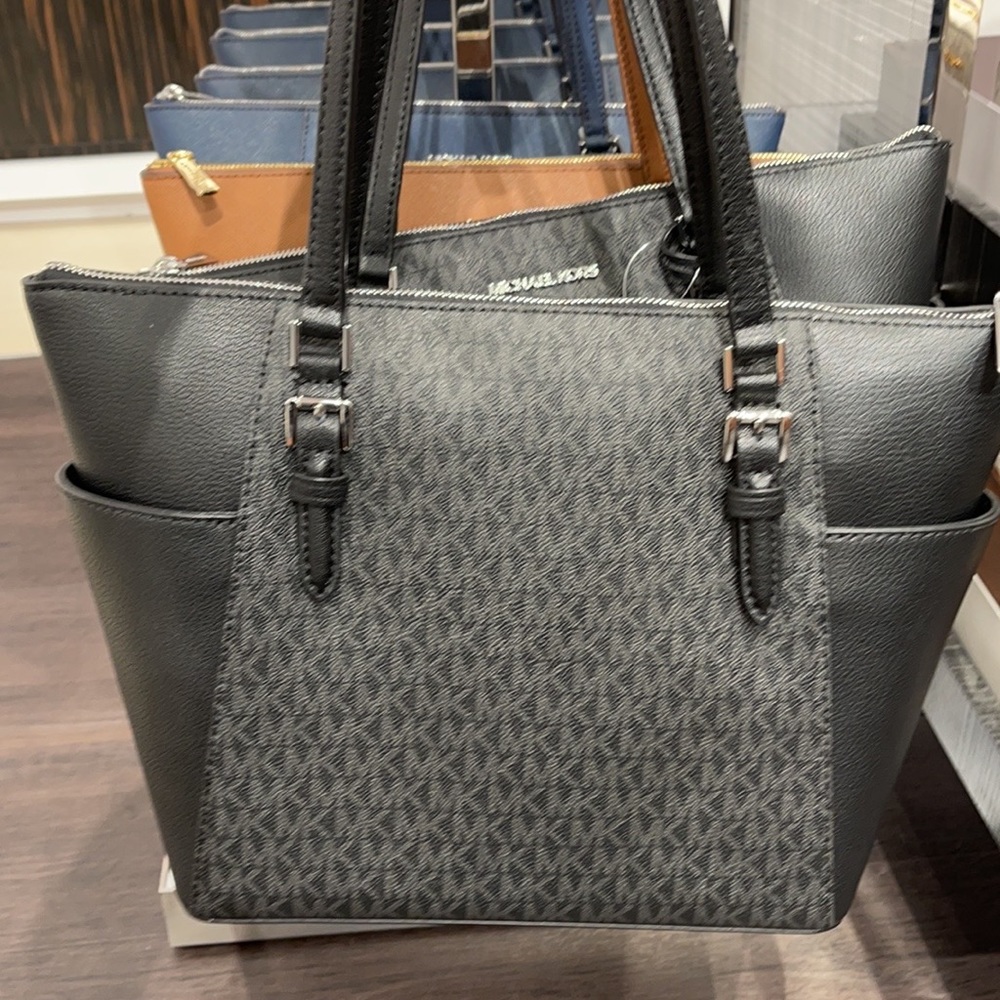 MICHAEL KORS CHARLOTTE LARGE TOP ZIP Tote bag - Picture 2 of 16